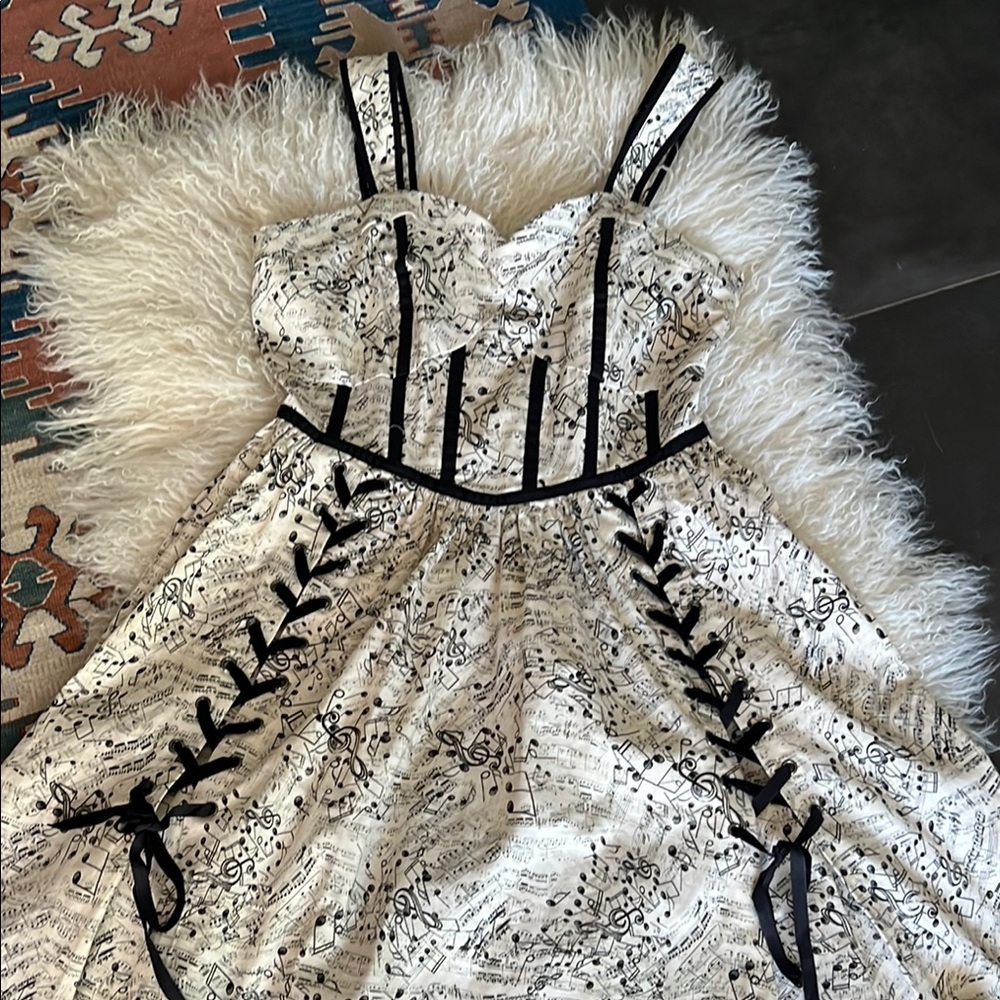 Thorn & Fairy Music Note Ballgown NWT